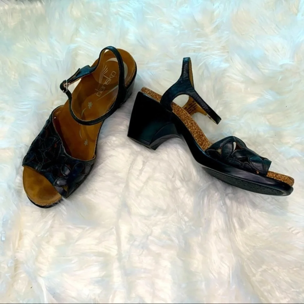 Dansko flower heels leather black size 38 or 7.5/8‎